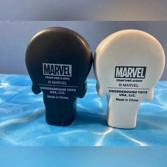 Marvel The Punisher - Black & White Skull Logo Ceramic Salt & Pepper Shaker Set - Picture 11 of 11